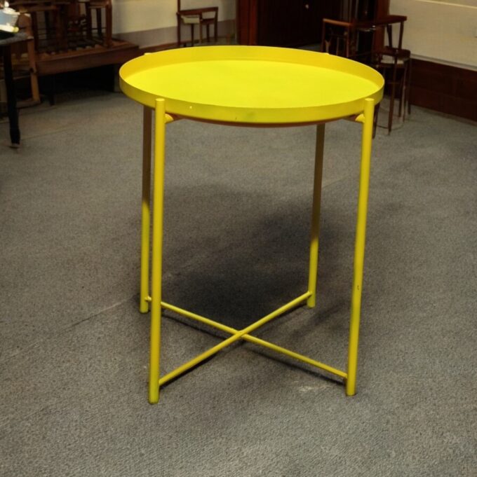 Mesa com tabuleiro amovível (1azul e 1amarelo)