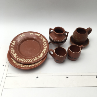 Conjunto canecas + pratos