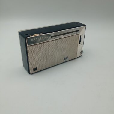 Rádio National vintage pequeno